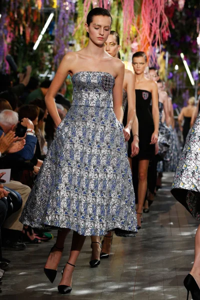 Look 64